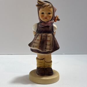 Hummel Which Hand Figurine #258  Circa 1964-1972 5.5” Tall Goebel Collectible